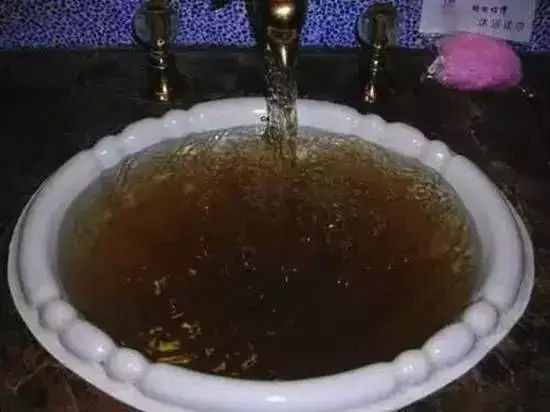 看看您家用的水管，是不銹鋼水管太貴，還是家人的健康不值得投資？